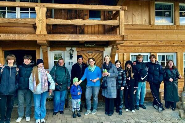 Tausche Schwarzes Meer gegen Schwarzwald  ... zumindest fr eine (Europa)-Woche erholten sich zehn ukrainische Schlerinnen und Schler aus dem ukrainischen Odessa von Drohnenlrm und Luftschutz-Bunker.