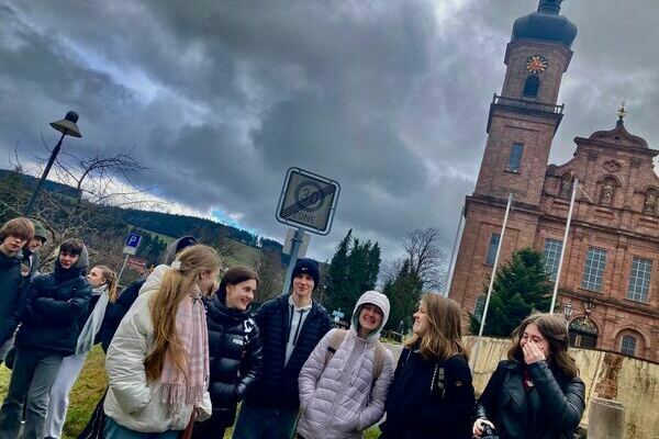 Tausche Schwarzes Meer gegen Schwarzwald  ... zumindest fr eine (Europa)-Woche erholten sich zehn ukrainische Schlerinnen und Schler aus dem ukrainischen Odessa von Drohnenlrm und Luftschutz-Bunker.